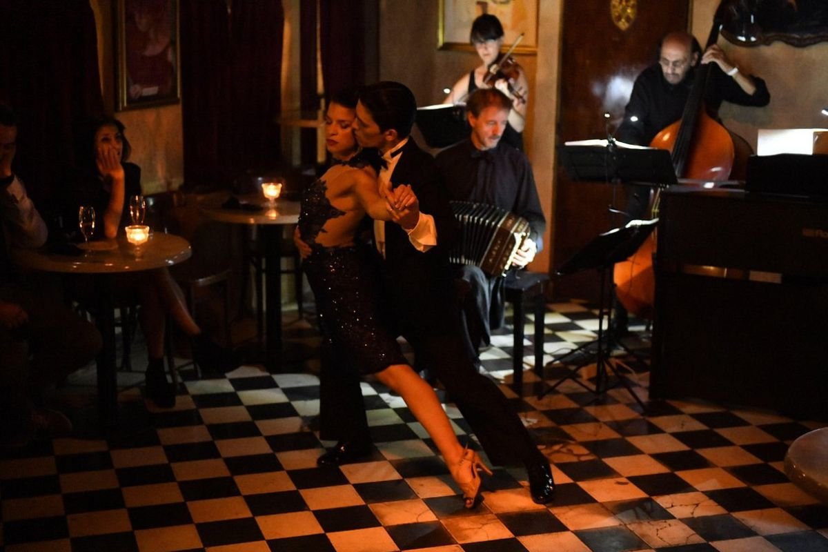 Tango-Nights-at-the-Bar-Sur-Show